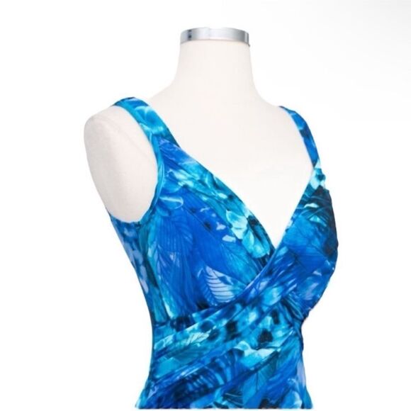 Miraclesuit NWT Sous Marine Revele One Piece
Swimsuit in Blue Multi Size 10 $190 - Picture 9 of 12